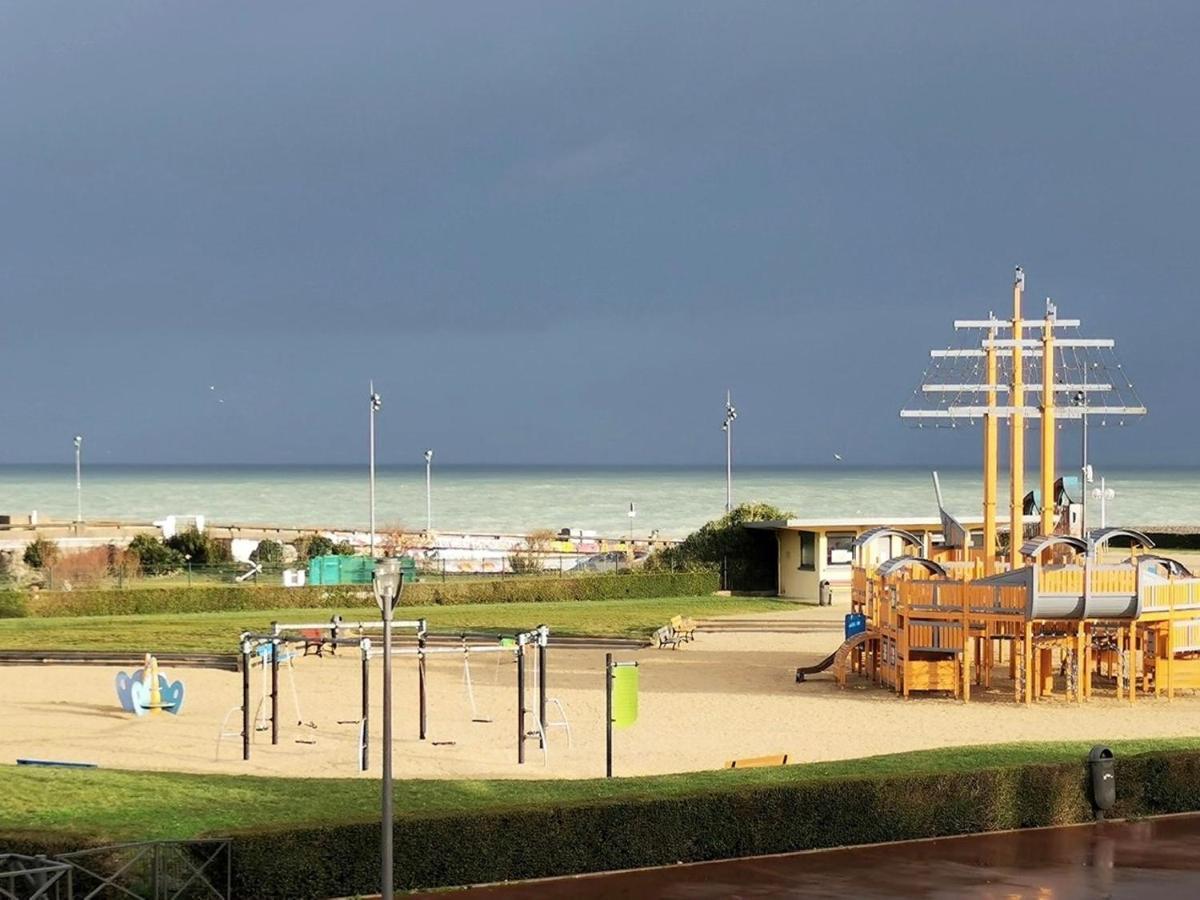 Avec Jardinet Sans Vis A Vis Plein Centre Ville Au Rdc 350M De La Plage Dieppe Exterior photo